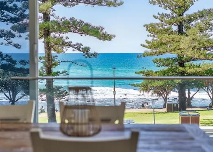 Burleigh Beach Abode With Beach View